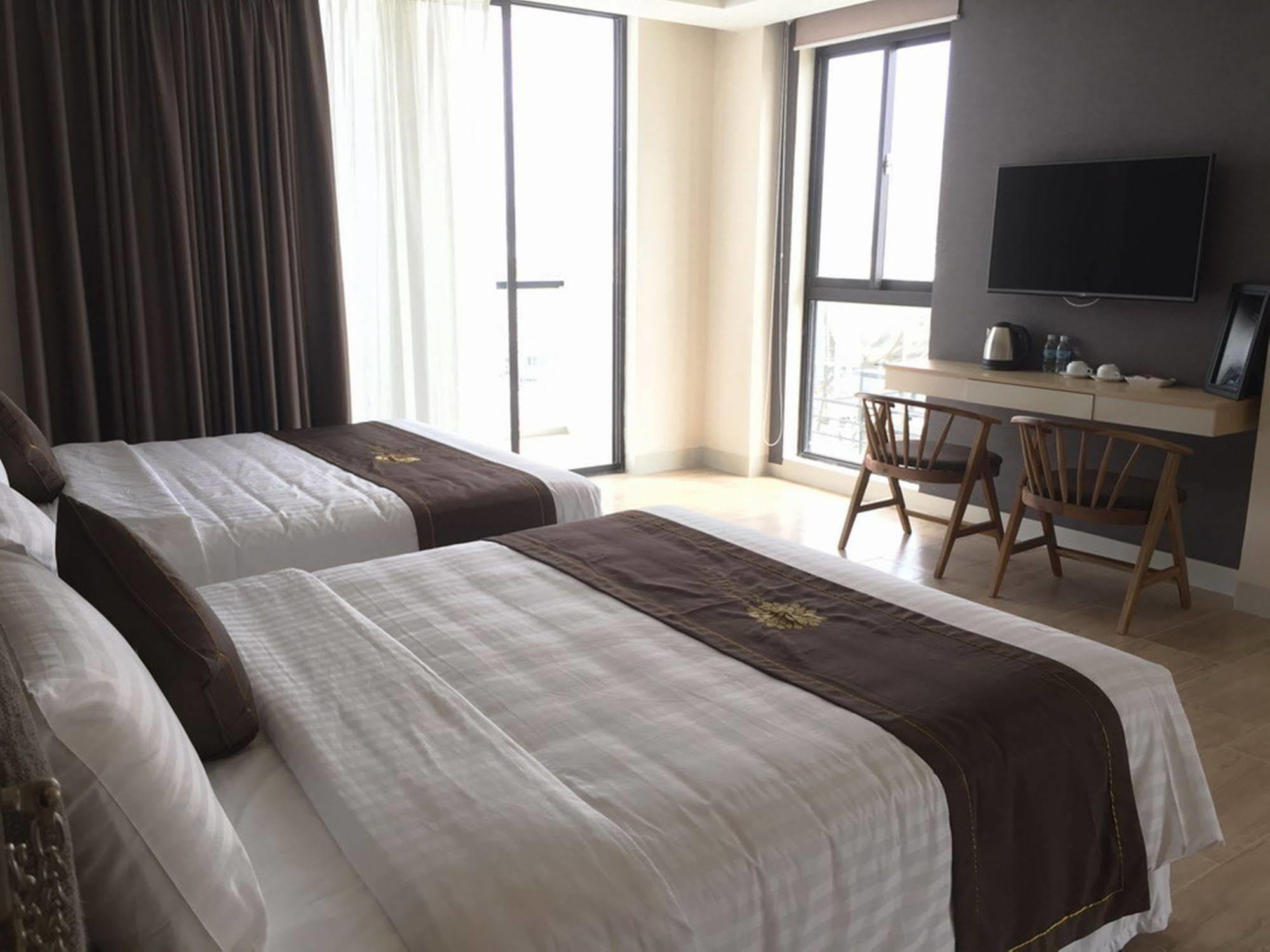 เดซี่ โฮเต็ล นาตรัง Hotel ญาจาง ภายนอก รูปภาพ