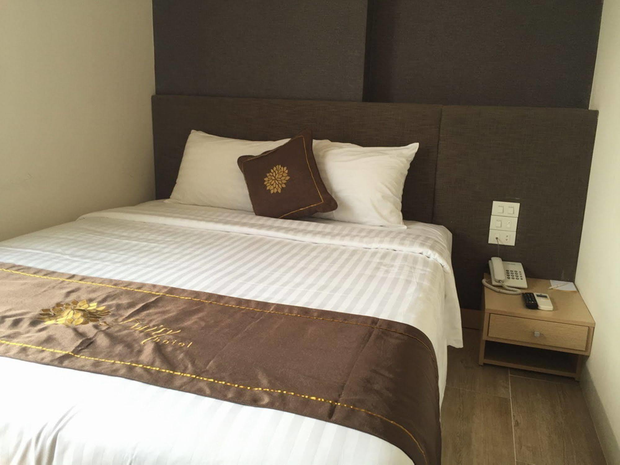 เดซี่ โฮเต็ล นาตรัง Hotel ญาจาง ภายนอก รูปภาพ