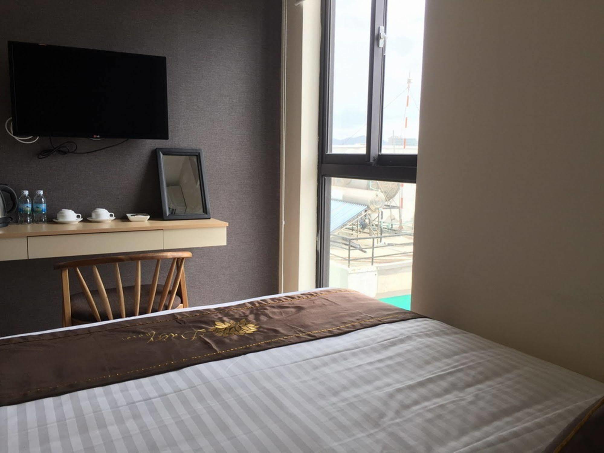 เดซี่ โฮเต็ล นาตรัง Hotel ญาจาง ภายนอก รูปภาพ