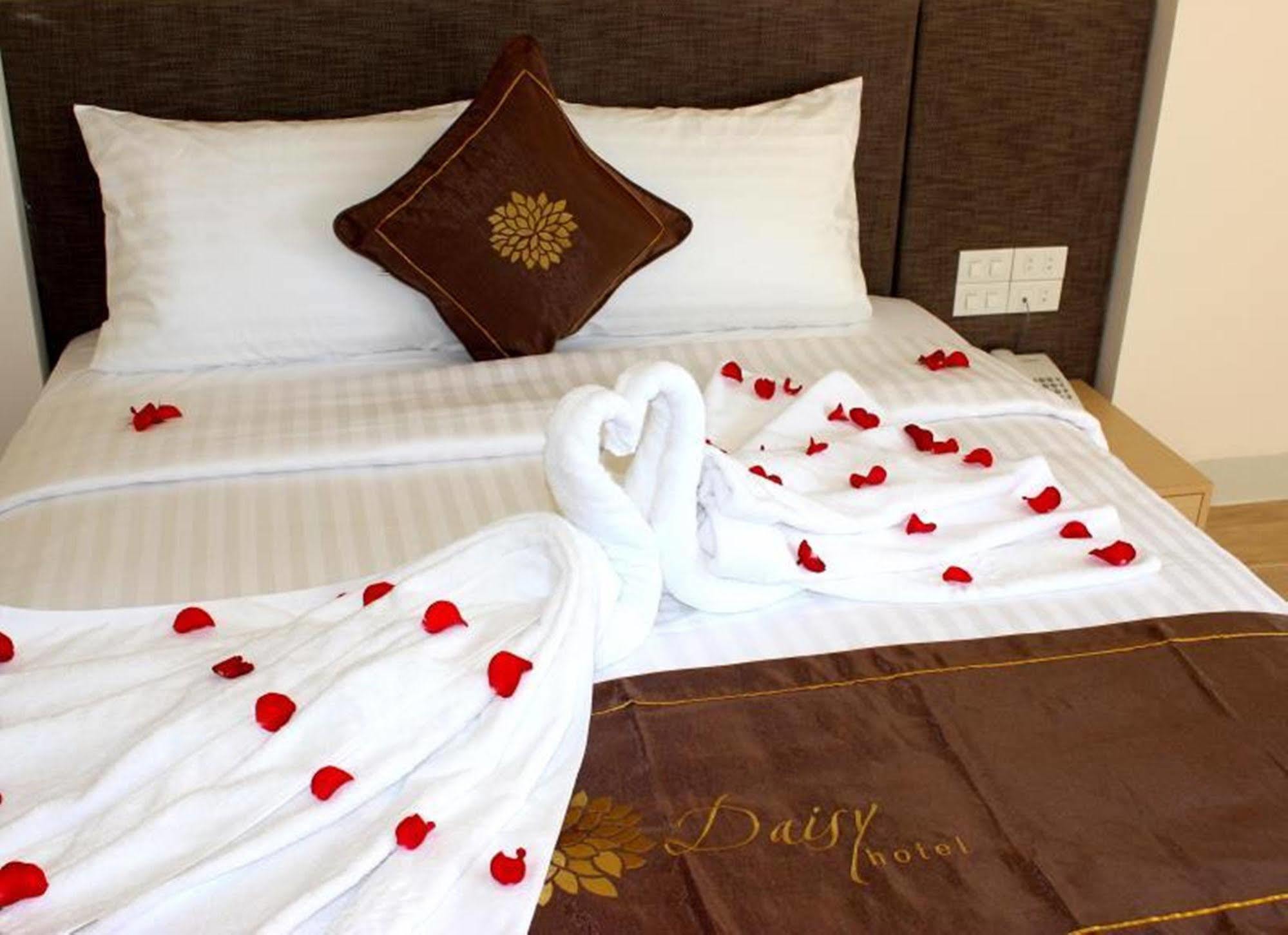 เดซี่ โฮเต็ล นาตรัง Hotel ญาจาง ภายนอก รูปภาพ